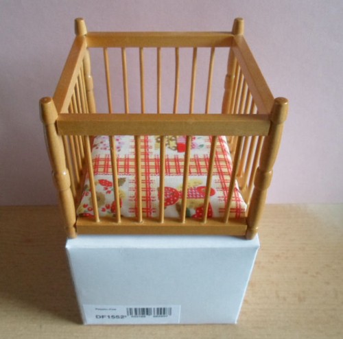 Dollshouse nursery bedroom - /,
